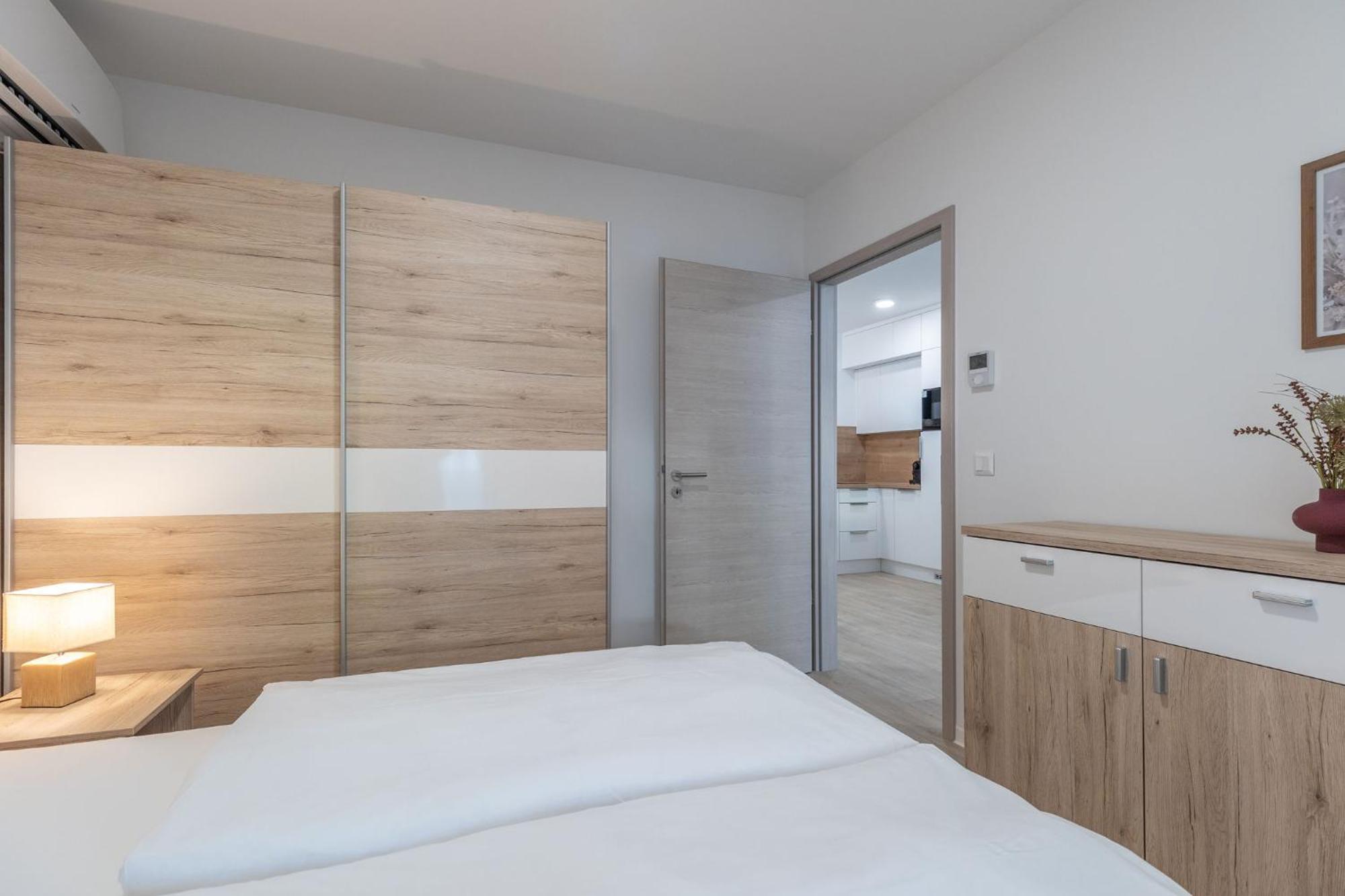 Casa Romana Apartmanok Siofok By Bltn Екстериор снимка