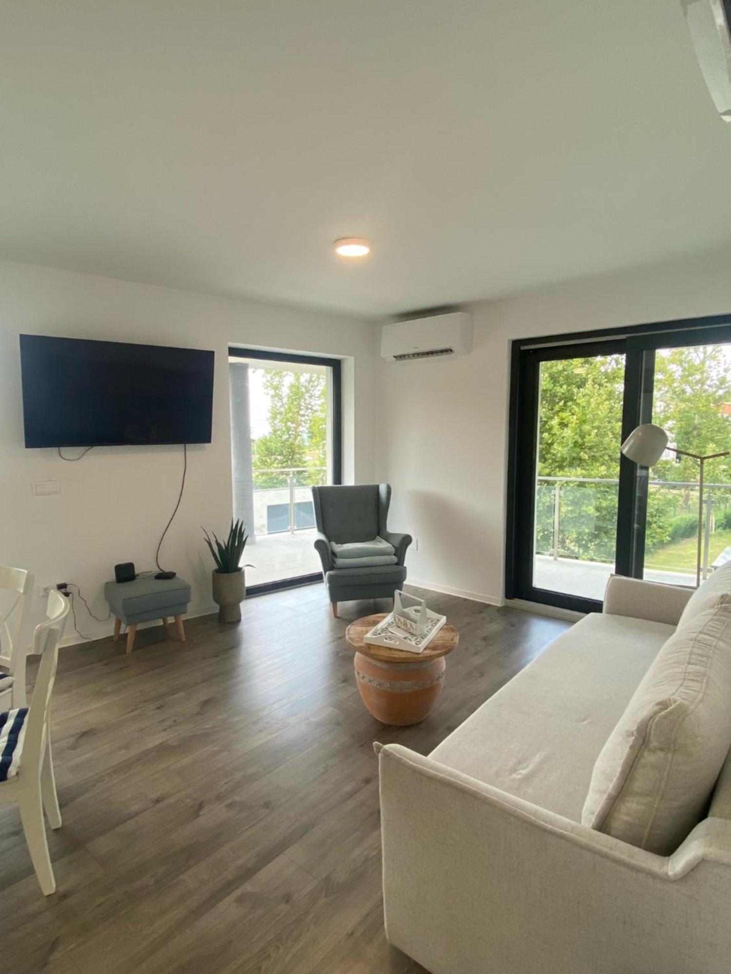 Casa Romana Apartmanok Siofok By Bltn Екстериор снимка